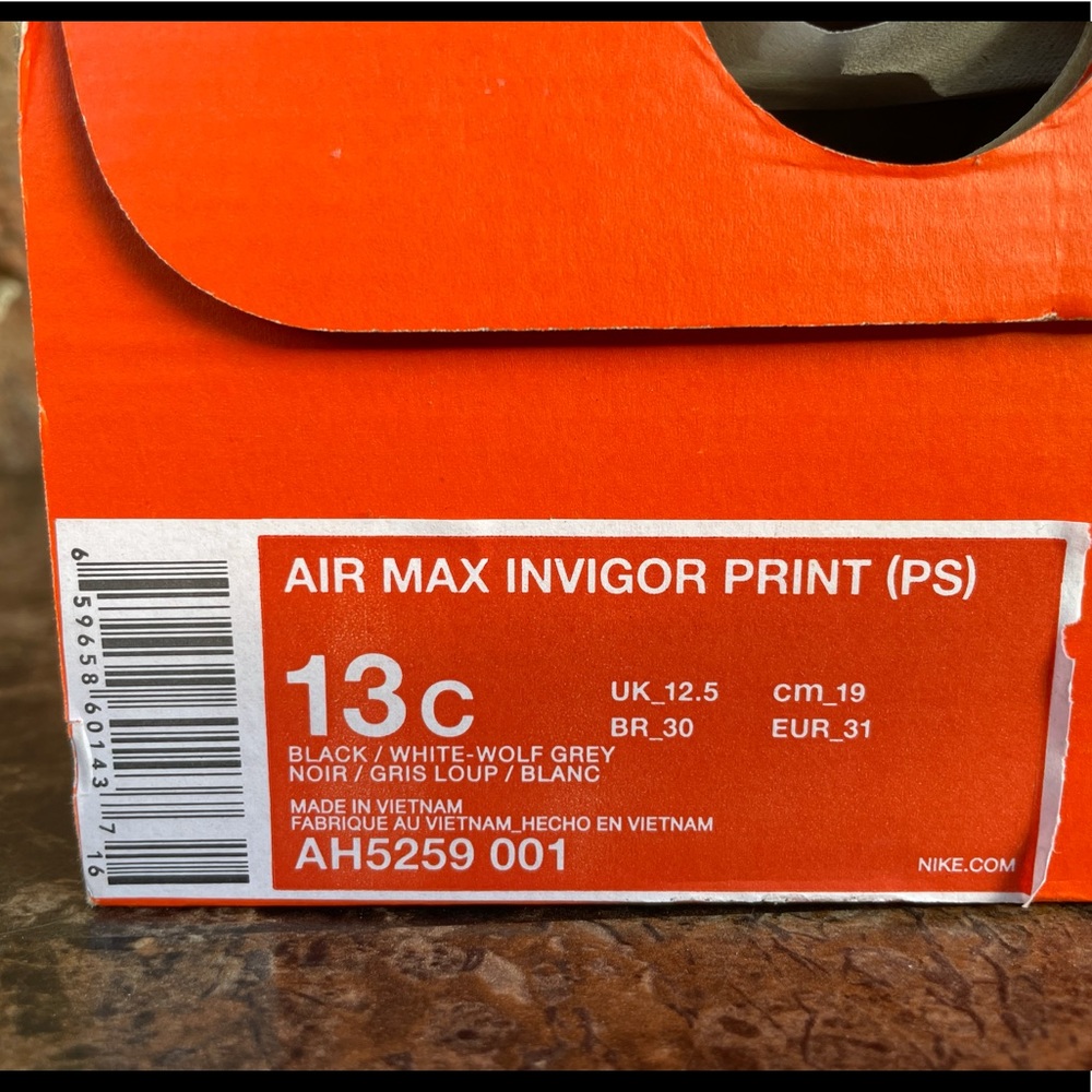 NEW NIKE Air Max Invigor Running Sneakers - Picture 15 of 15